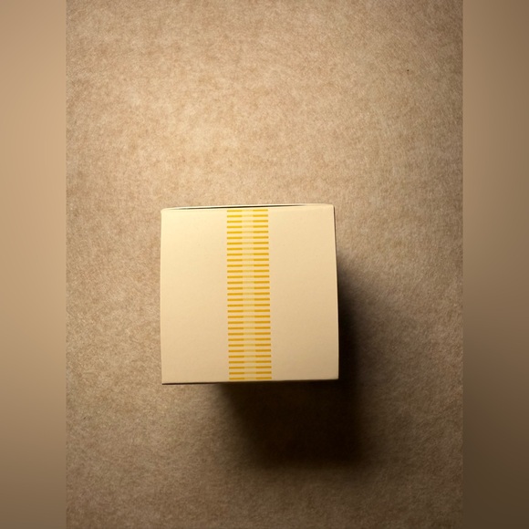 NEST New York Wellness SUNLIT YUZU
& NEROLI Scented Candle,NWT - Picture 6 of 8